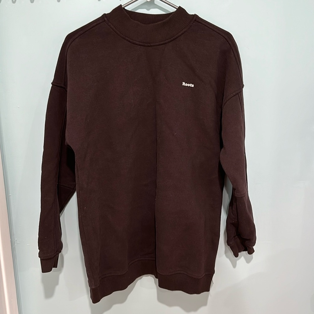 Roots crewneck sweater